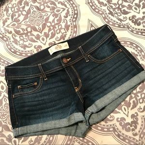 Hollister Low-Rise Shorts 😎
